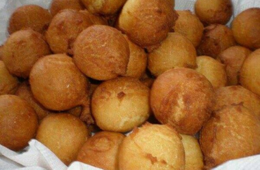 Bolinho de chuva simples e sequinho uma delícia