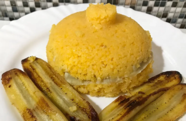 Receita de Cuscuz recheado com banana da terra e queijo