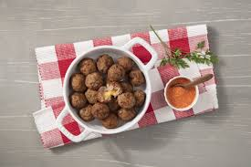 Bolinho de carne moída com queijo