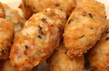 Bolinho de arroz com presunto e queijo para fazer frito ou assado uma delícia