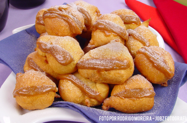 Bolinho de chuva recheado