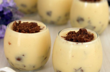 Mousse de Maracujá com raspas de Chocolate