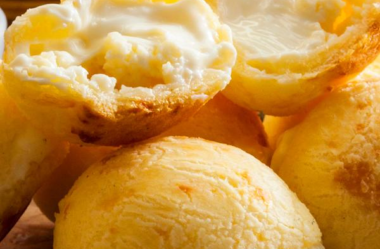 Pão de queijo recheado para quem ama colocar recheio em tudo