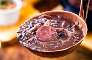 Feijoada: uma das melhores receitas com linguiça paio