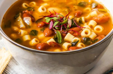 Sopa de feijão com macarrão