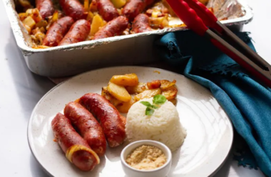 Linguiça assada com batatas