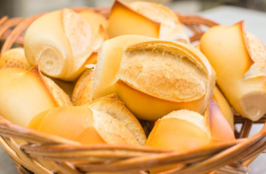 Pão francês de padaria crocante