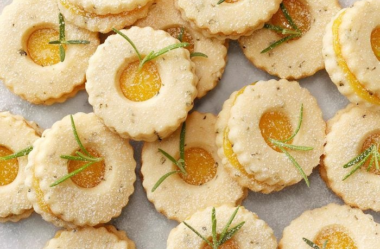 Biscoitos de Sanduíche Shortbread de Alecrim e Limão