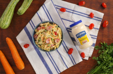 Salada de Macarrão Cremosa com Vegetais