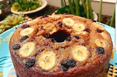 Como fazer bolo de banana com uva passa receita simples e facil