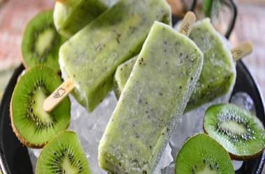 Paletas com Iogurte Grego e Kiwi