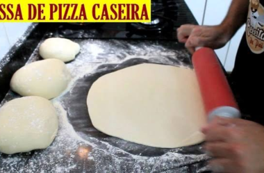 Massa de pizza caseira, massa profissional feita em casa