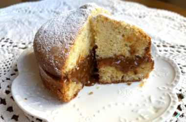 Receita de Bolo recheado com doce de leite