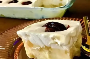 Torta de abacaxi geladinha e cremosa: surpreenda seus amigos e familiares