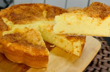 Bolo de leite de coco com coco, uma explosão de cremosidade e sabor