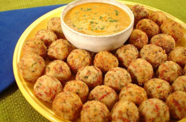 BOLINHO DE MANDIOCA COM CARNE SECA