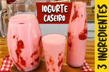 Iogurte caseiro de morango