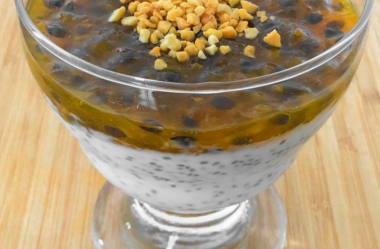 Pudim de chia com maracujá