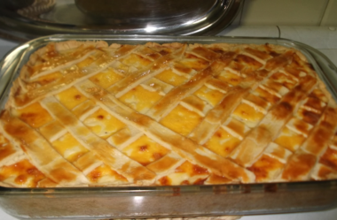 Torta de bacalhau com massa de iogurte