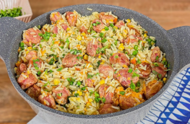 Arroz com linguiça toscana.