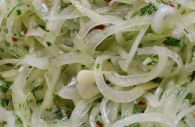 Salada de cebola