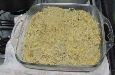 Macarrão com frango e queijo