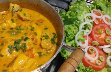 Moqueca de peixe com leite de coco 