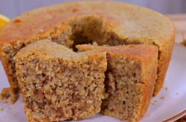 Bolo de laranja fit com aveia sem glúten e sem lactose