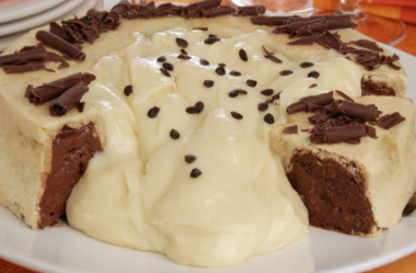 Torta vulcão de chocolate com maracujá