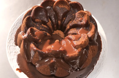 Bolo de chocolate sem açúcar, glúten e lactose 