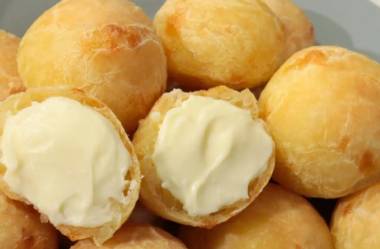 Pão de queijo recheado