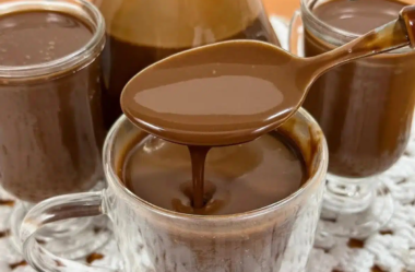 Chocolate quente de cafeteria 