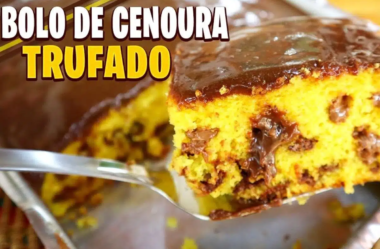 Bolo de cenoura trufado