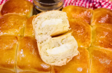 Pão de batata com requeijão