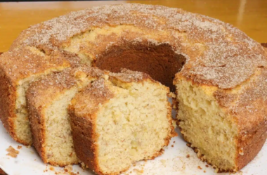 Bolo de banana com canela