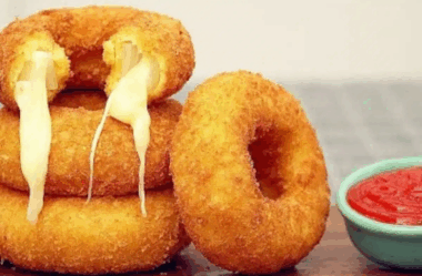 anéis de cebola recheados