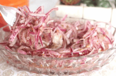 Salada de cebola para churrasco