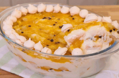 Pavê de frutas amarelas