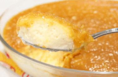 Sobremesa de abacaxi na travessa